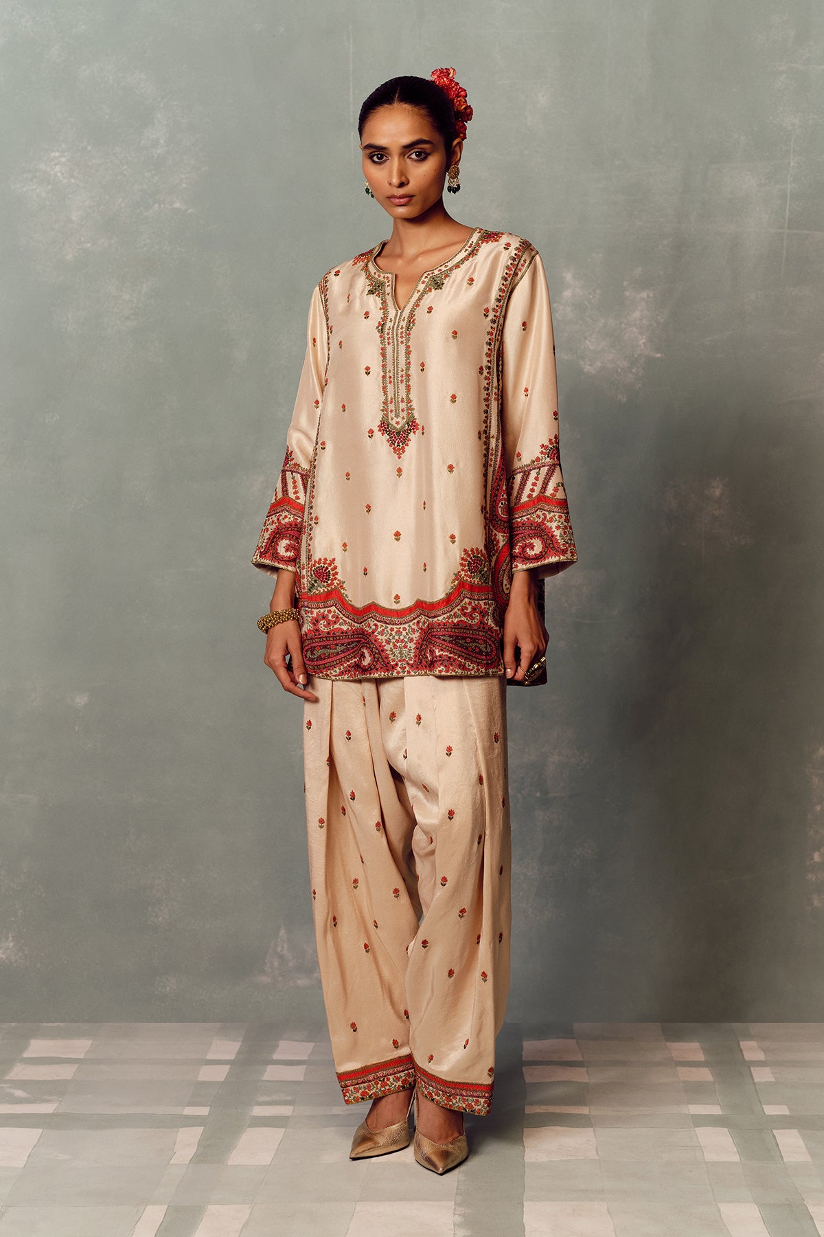 Kashida Lumière KURTA AND SALWAR SET