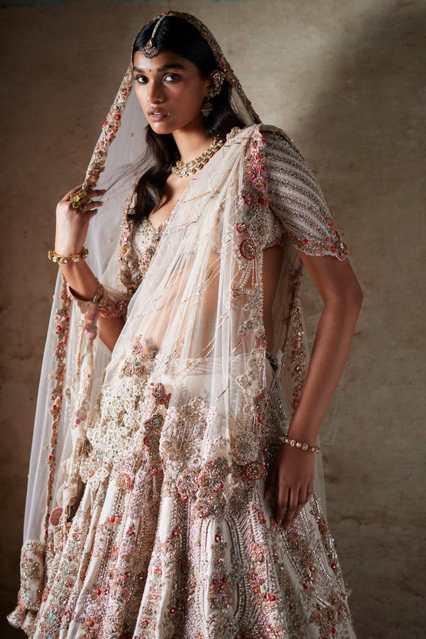 Rohma lehnga choli | Indian wedding dress designers, Indian wedding dress, Wedding  outfits for women